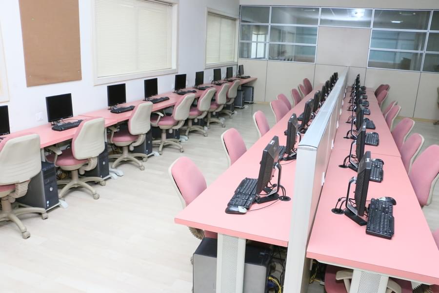 Atmiya Institute of Technology and Science, Atmiya University Rajkot Computer Lab photo 5